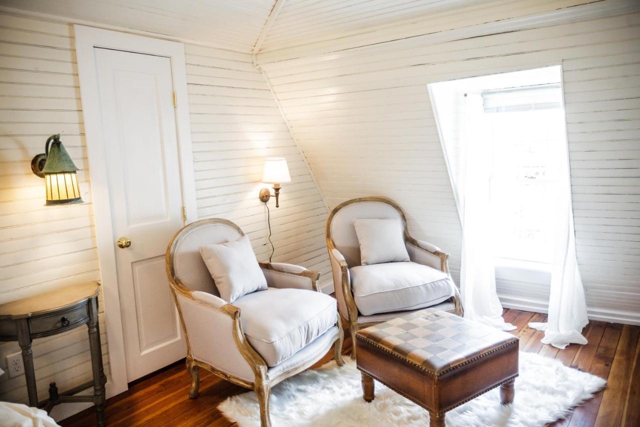Fairytale Loft Suite 1 Bed, 1 Bath Luxury Apartment In Downtown Belmont Шарлотсвил Екстериор снимка