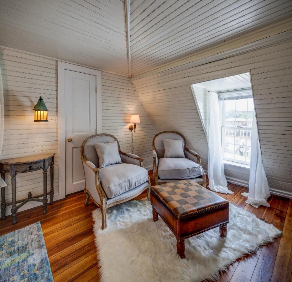 Fairytale Loft Suite 1 Bed, 1 Bath Luxury Apartment In Downtown Belmont Шарлотсвил Екстериор снимка