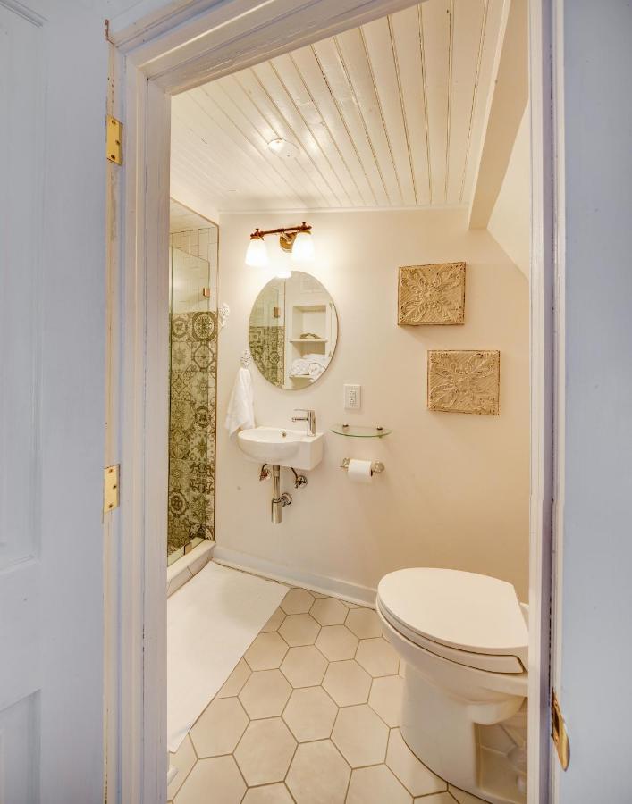 Fairytale Loft Suite 1 Bed, 1 Bath Luxury Apartment In Downtown Belmont Шарлотсвил Екстериор снимка
