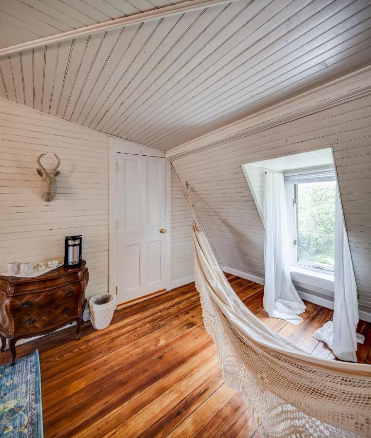Fairytale Loft Suite 1 Bed, 1 Bath Luxury Apartment In Downtown Belmont Шарлотсвил Екстериор снимка